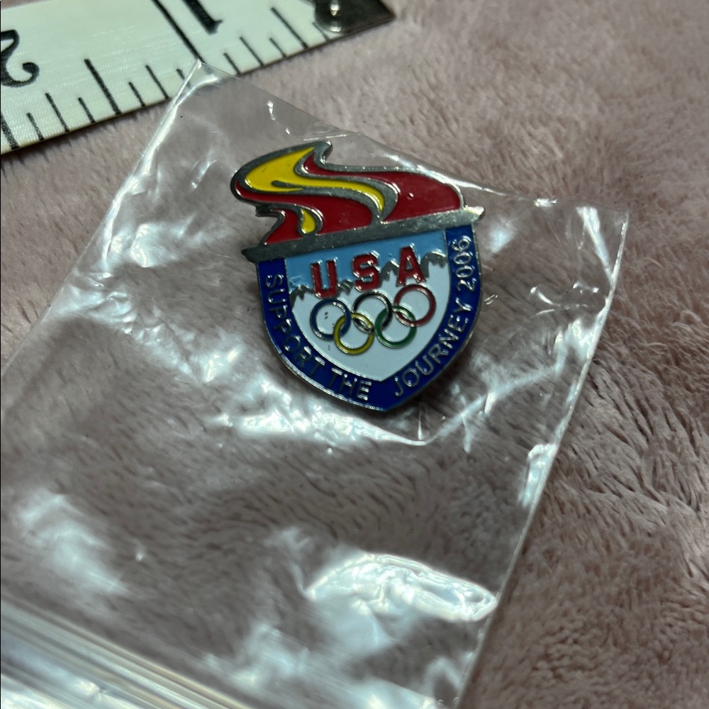USA Olympic Torch Enamel Brooch Pin - Red, Yellow, Blue 2006